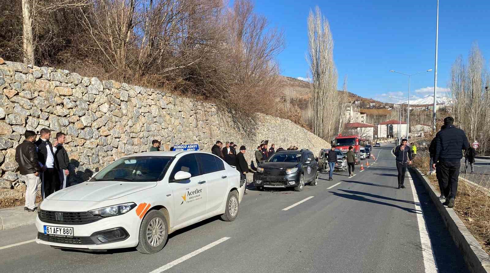 hizanda zincirleme kaza 4 yarali 0 FeHlUhnl