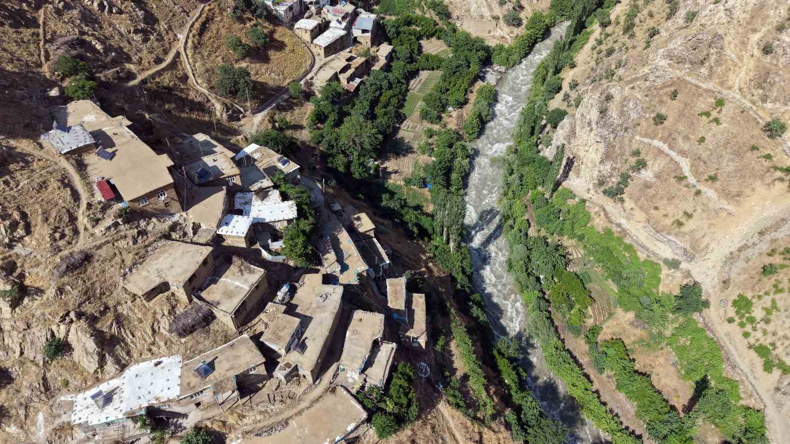 hizanin asirlik tas evleri ve gayda baraji hayran birakiyor 8 MwlPKSaS