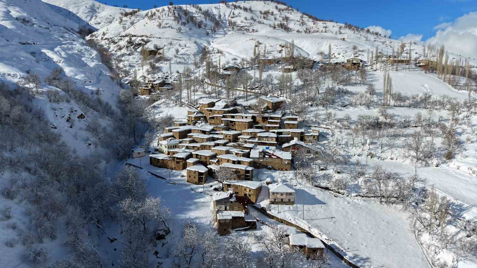 hizanin tas evleri kar altinda kartpostallik goruntuler olusturdu 1 Pf8P35yd