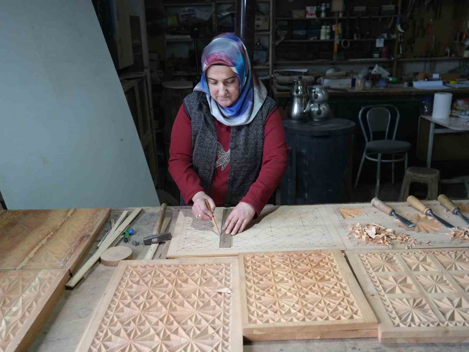 hobi olarak basladi siparisler ulke geneline yayildi selcuklu ve osmanli motifli urunlere yogun talep QrHUAXz3