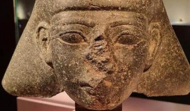 hollanda-calinan-3-bin-500-yillik-antik-heykeli-misira-iade-ediyor-S1ObyvpZ.jpg