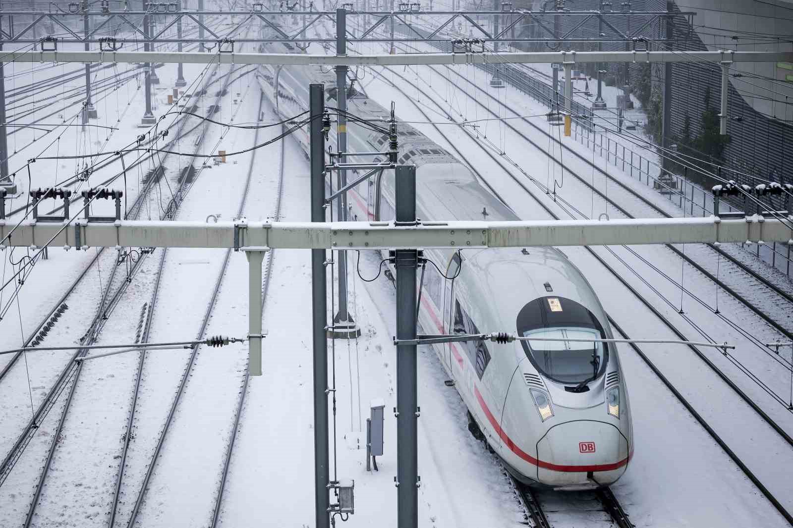 hollandada kar yagisi tren seferlerini durdurdu 300 ucus daha iptal edildi 4 V6fnjwRH