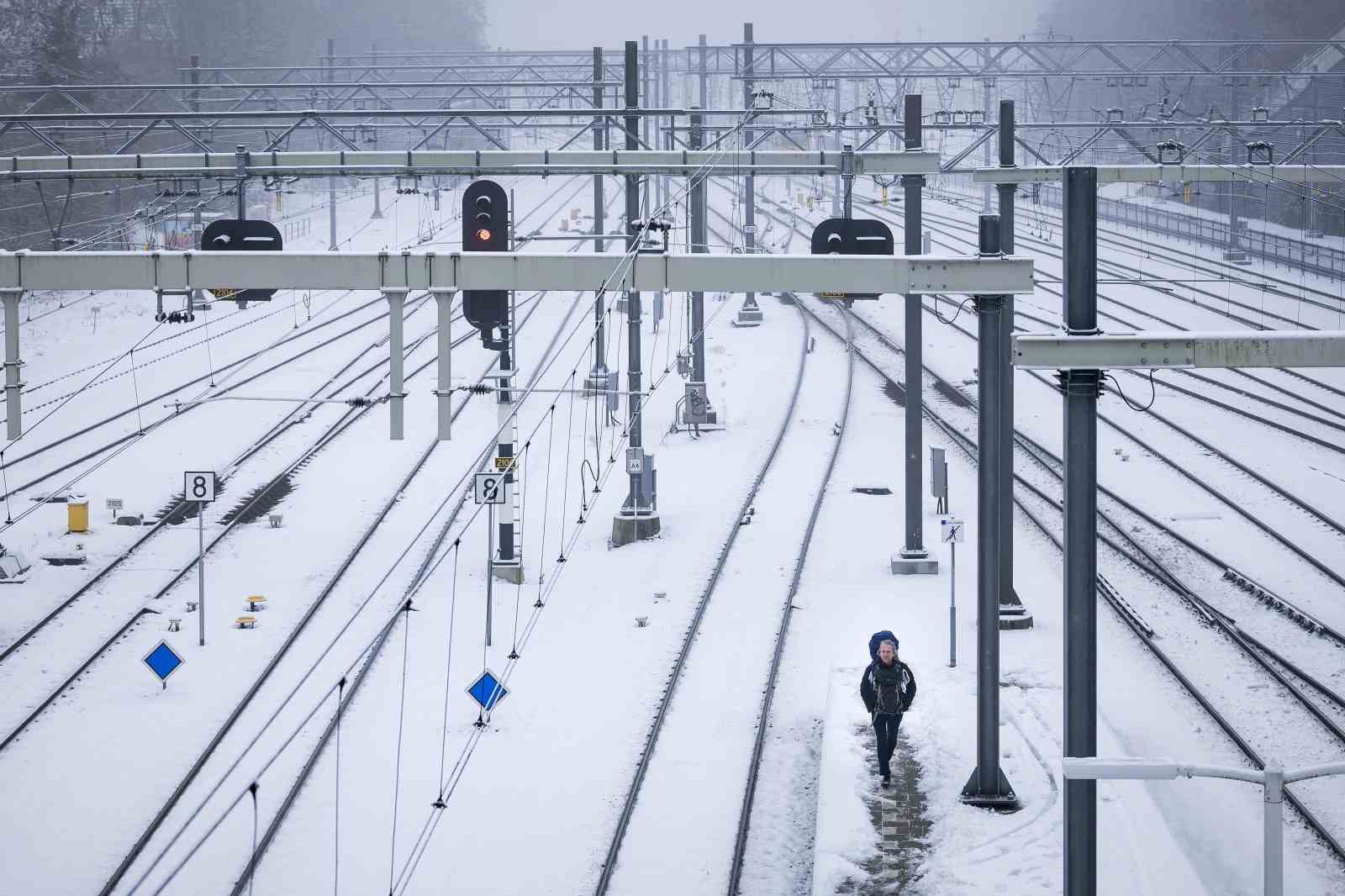 hollandada kar yagisi tren seferlerini durdurdu 300 ucus daha iptal edildi 5 Dy9VqXCP