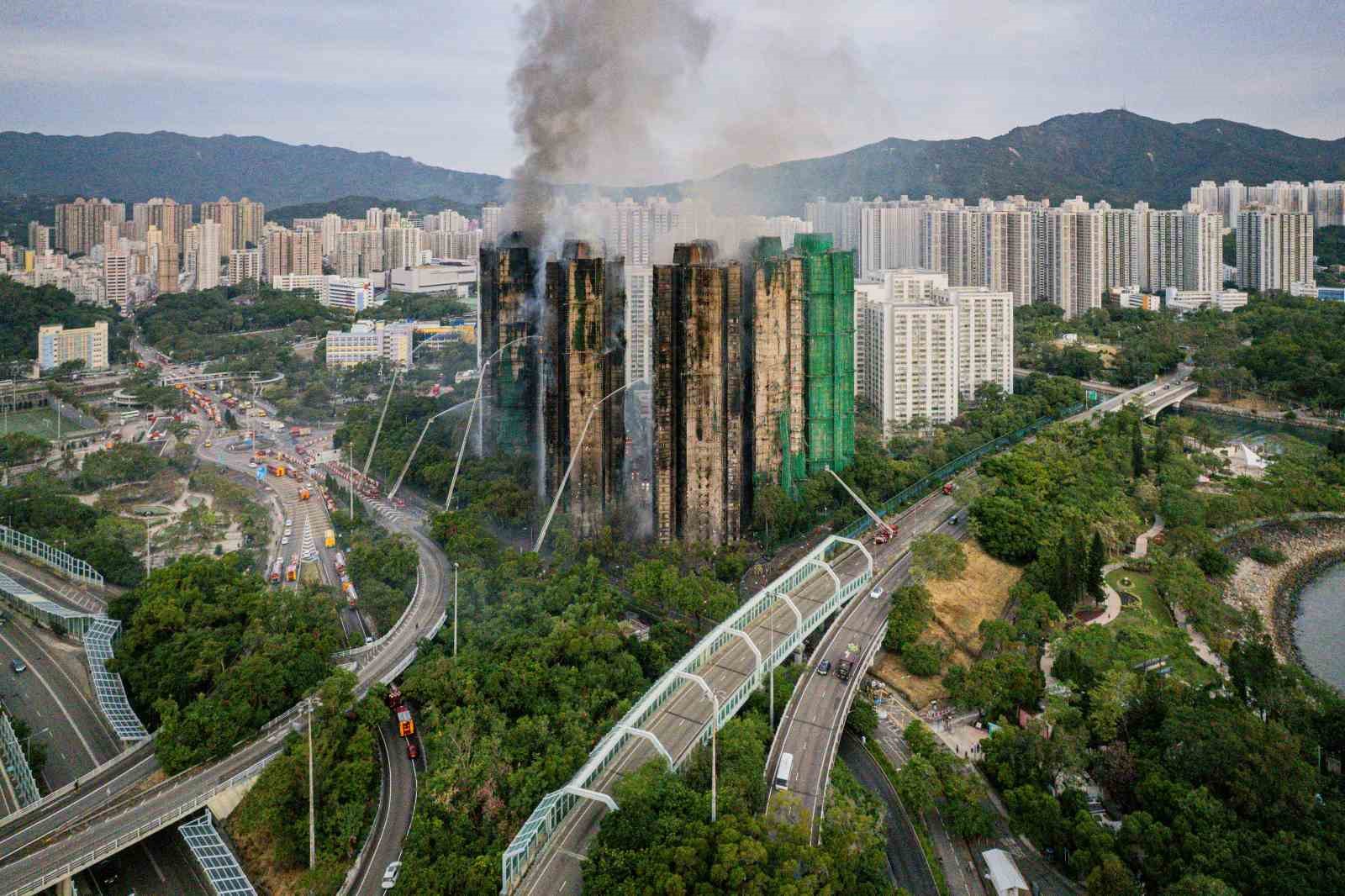hong kongdaki yangin faciasinda can kaybi 55e yukseldi 5