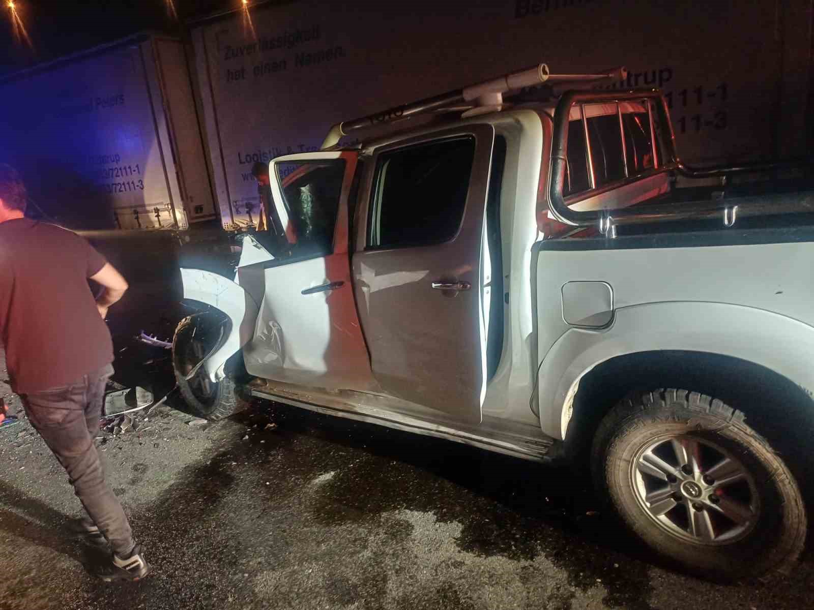 Hopa’da kamyonet tıra arkadan çarptı: 29 yaşındaki sürücü hayatını kaybetti 4 hopada kamyonet tira arkadan carpti 29 yasindaki surucu hayatini kaybetti 0