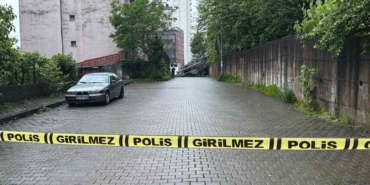 hopada-yagis-sonrasi-heyelan-dev-kayalar-yolu-kapatti-1PbqY5Aw.jpg