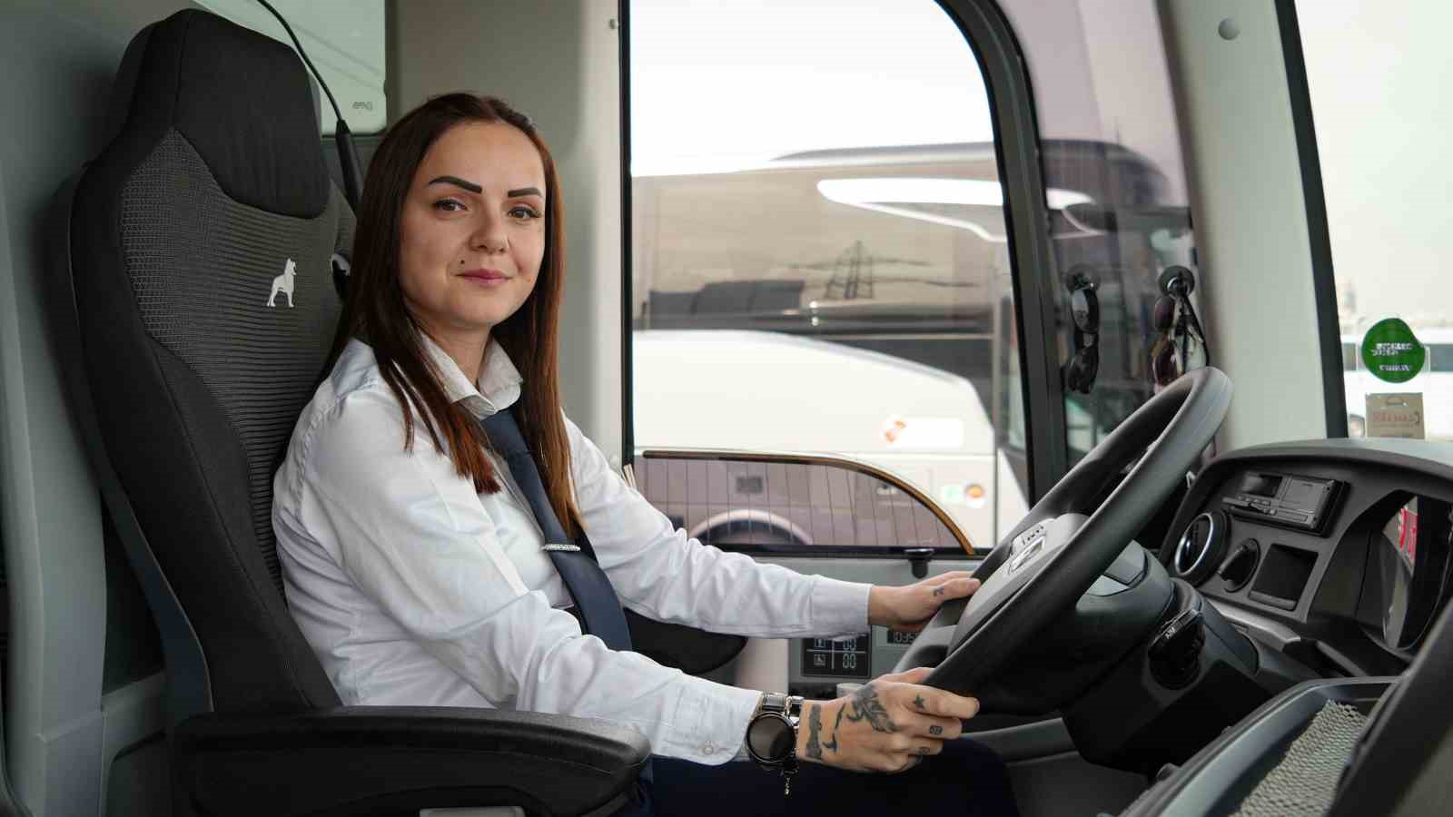 hostesken otobus kaptani olan serenay goc kadinlarimiz her alanda olmali 0 LPhZiNzV