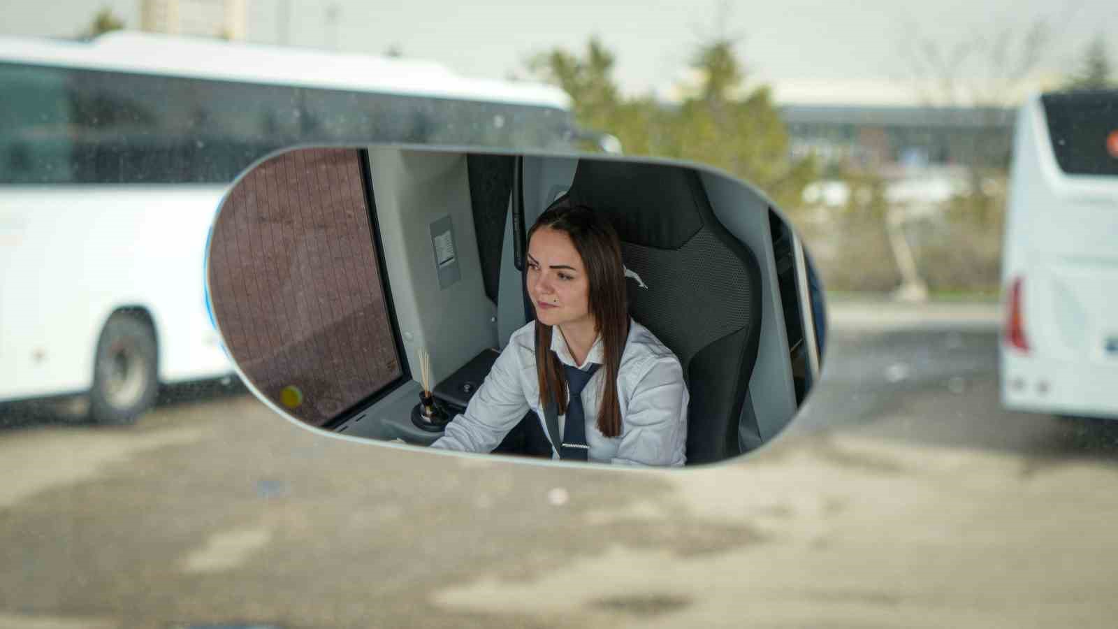 hostesken otobus kaptani olan serenay goc kadinlarimiz her alanda olmali 1 jIBwKYSJ