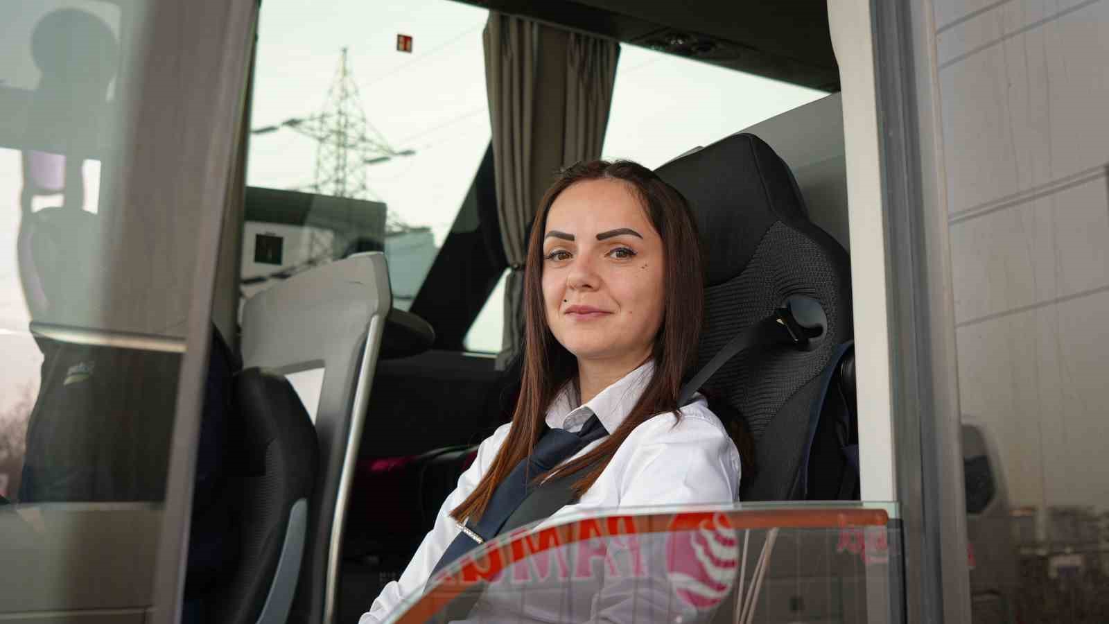 hostesken otobus kaptani olan serenay goc kadinlarimiz her alanda olmali 4 vUubXUnB
