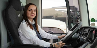 hostesken-otobus-kaptani-olan-serenay-goc-kadinlarimiz-her-alanda-olmali-SacJY6mA.jpg