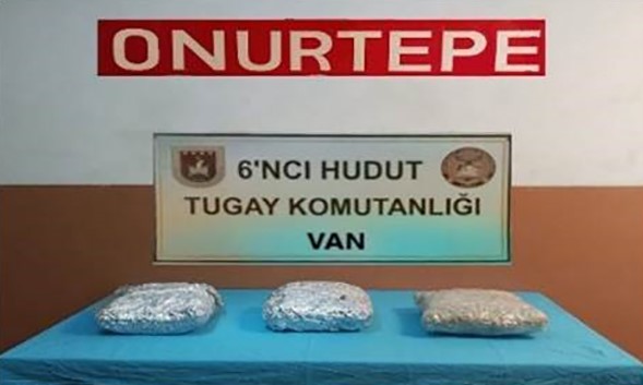 Hudutta uyuşturucu kaçakçılarına Mehmetçik engeli: 4 kilo uyuşturucu ele geçirildi 4 hudutta uyusturucu kacakcilarina mehmetcik engeli 4 kilo uyusturucu ele gecirildi 0 mYDRtjzA