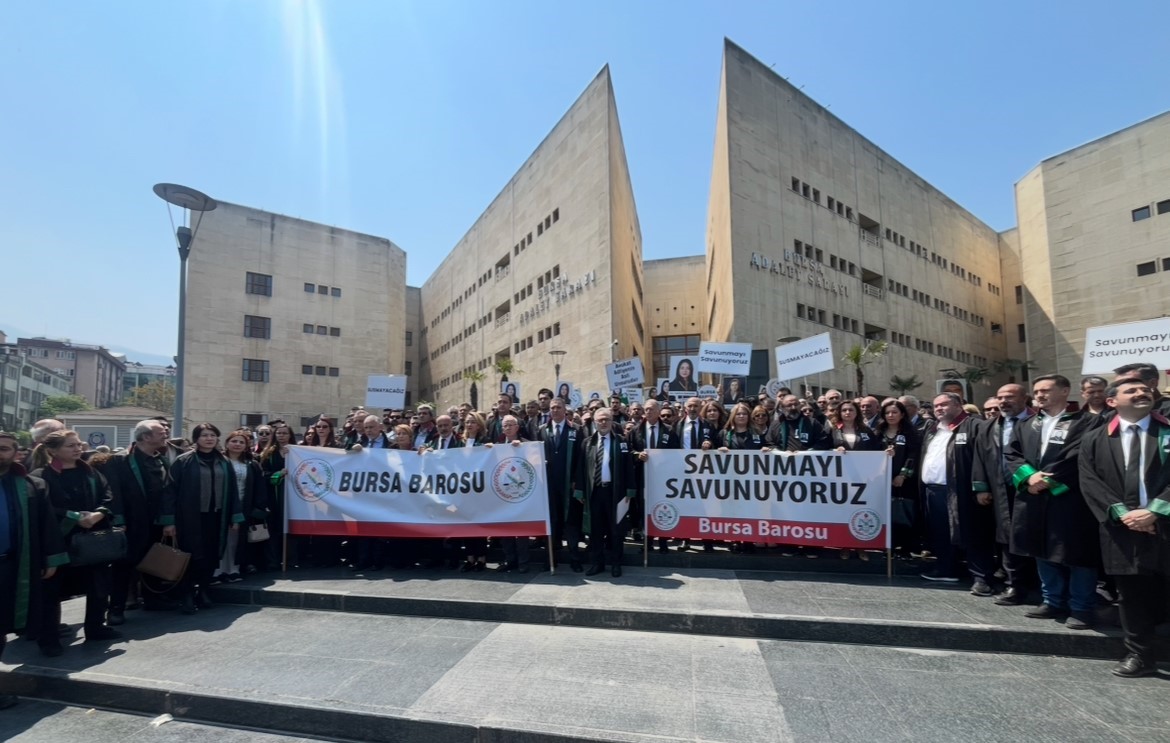 hukuk camiasi bursada genc avukat icin adalet yuruyusu duzenlendi 2 uFAU7kqP