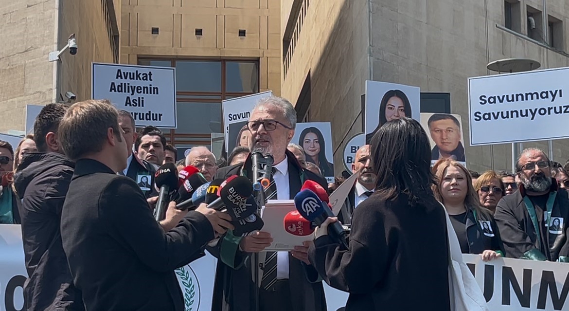 hukuk camiasi bursada genc avukat icin adalet yuruyusu duzenlendi 3