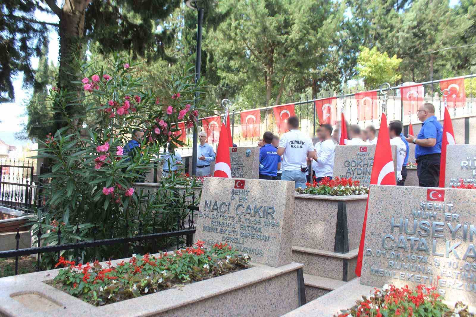 hukumlu ve cezaevi personelinden sehitlige anlamli ziyaret 3 IGtAEWBt