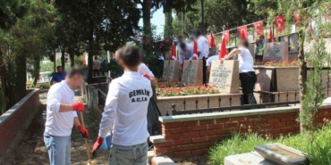 hukumlu-ve-cezaevi-personelinden-sehitlige-anlamli-ziyaret-yMMfyhBr.jpg