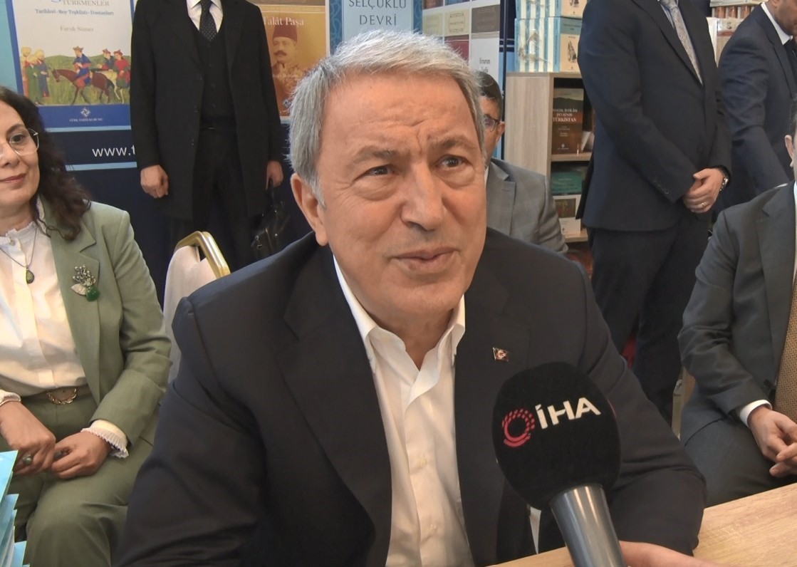 hulusi akar kulliyede ramazan kitap gunlerinde okurlariyla bulustu 2 iBMjWsJX
