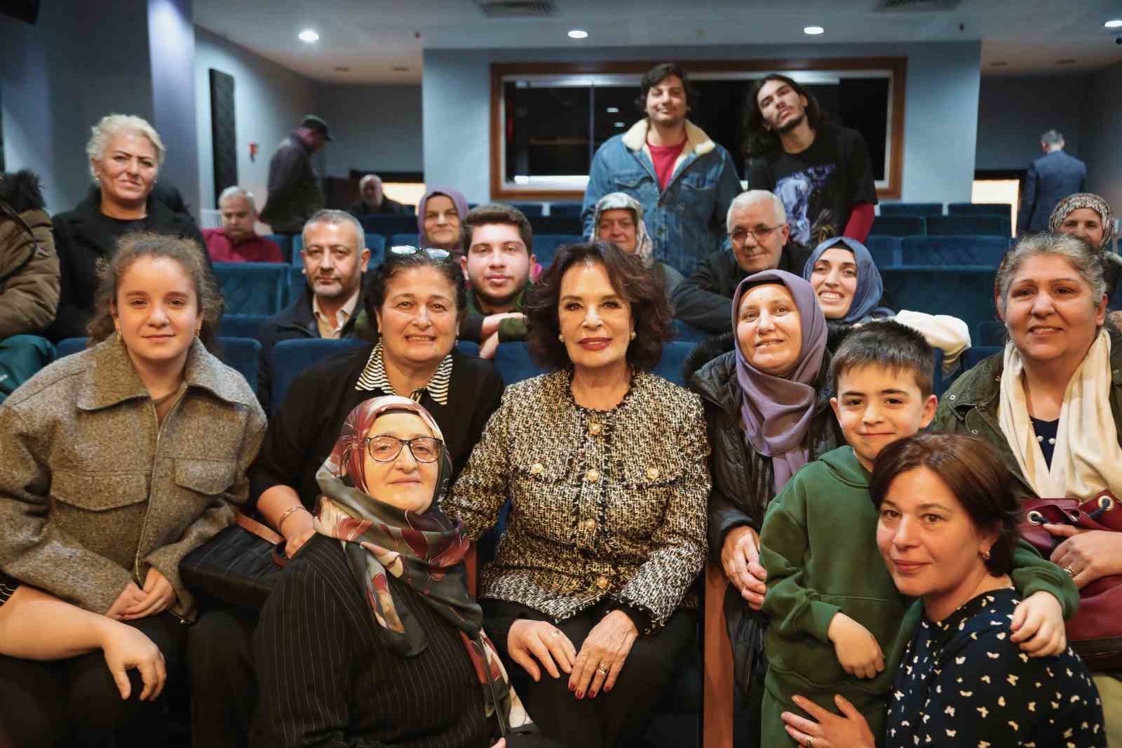 hulya kocyigit berrin menderesi canlandirmak icimde ukde kaldi 2 2w1Hakbl