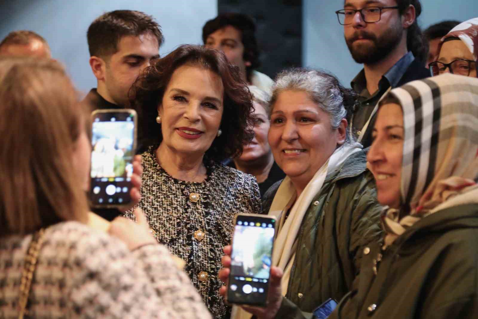 hulya kocyigit berrin menderesi canlandirmak icimde ukde kaldi 3 ypKcqW1G