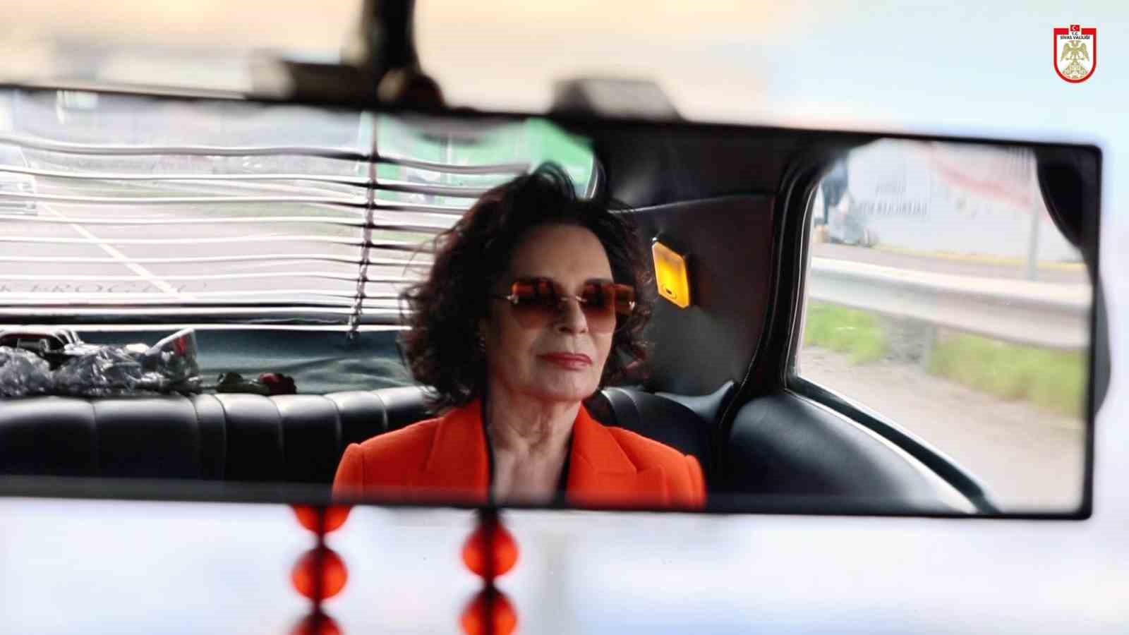 Hülya Koçyiğit’in 50 yıllık film sahnesi Sivas’ta yeniden canlandırıldı 7 hulya kocyigitin 50 yillik film sahnesi sivasta yeniden canlandirildi 3 IYiOVfBR