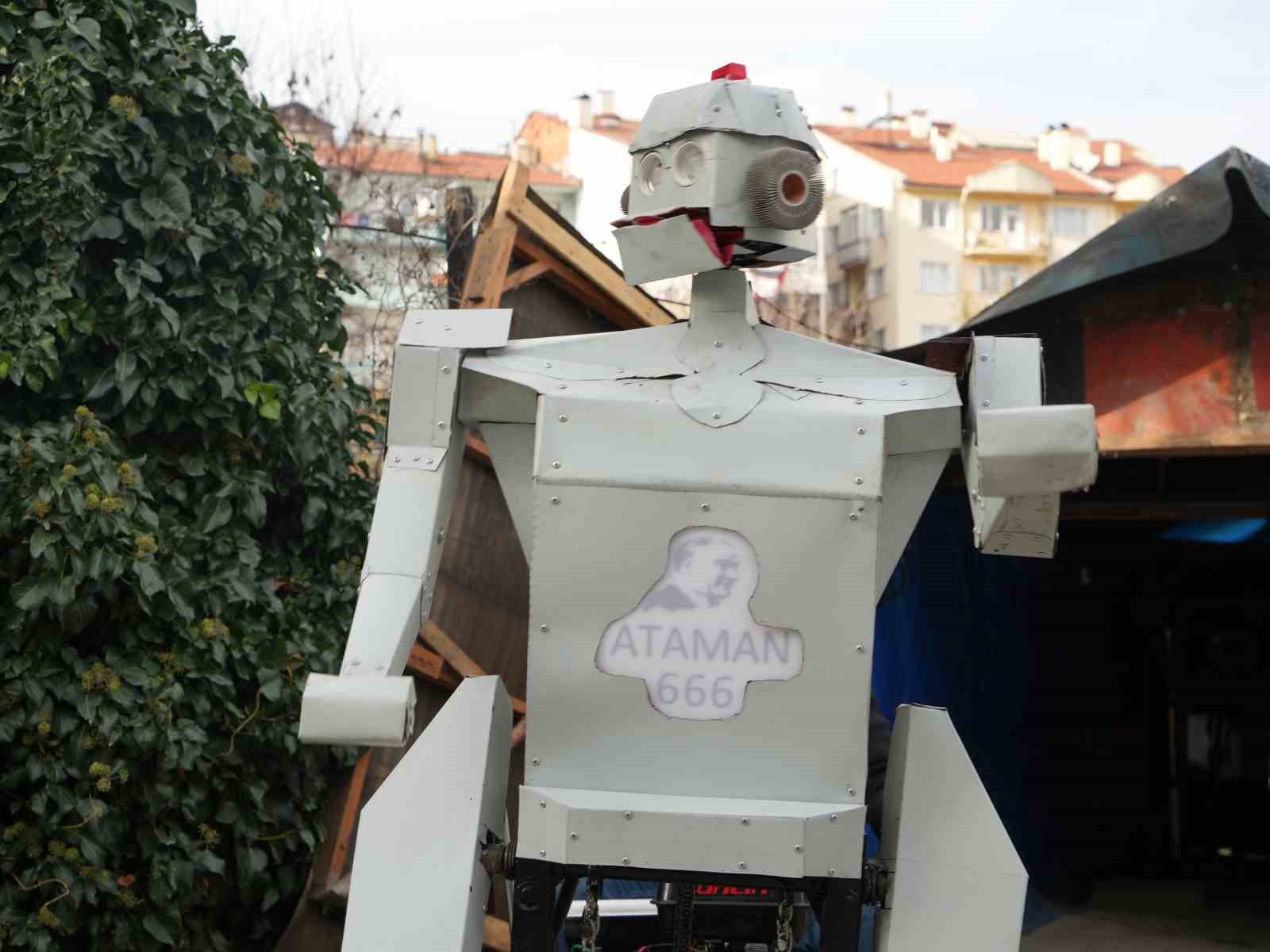 hurda malzemelerden robot yapti goren telefonuna sariliyor 3 L6RHLMRO
