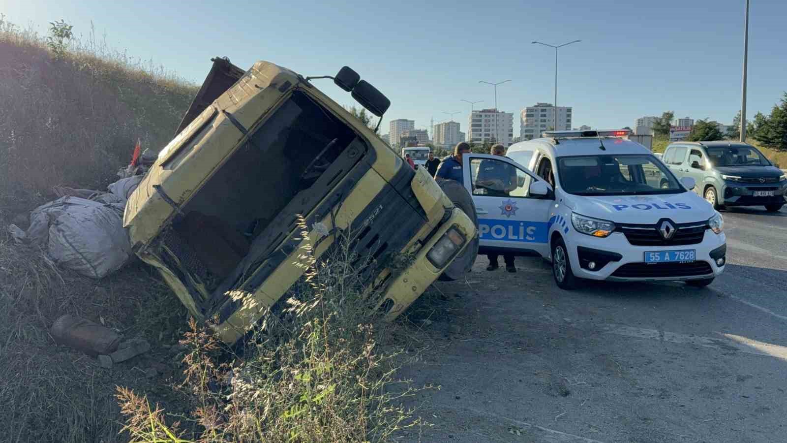 hurda yuklu kamyonun freni patladi surucu faciayi onledi 0 LDyWH8hg