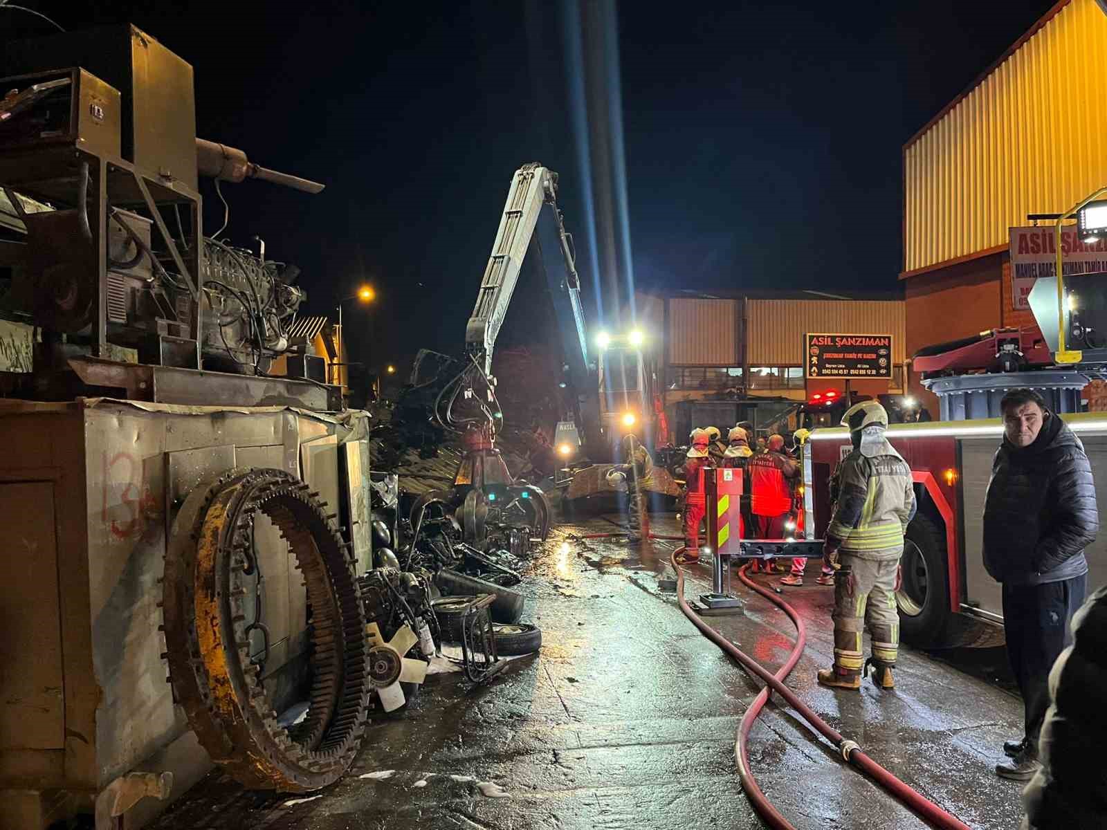 hurdacilarda yangin panigi hurda araclar alev aldi 12