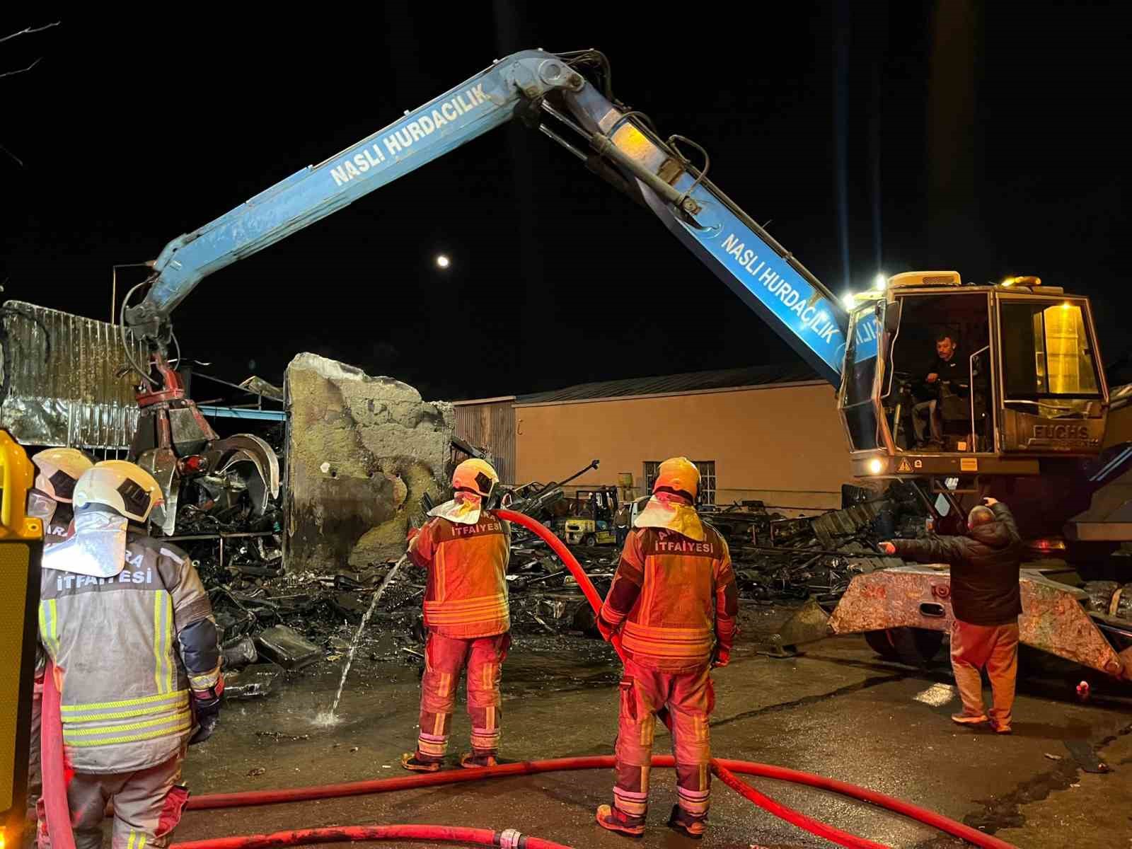 hurdacilarda yangin panigi hurda araclar alev aldi 16 YjSH3Mf9