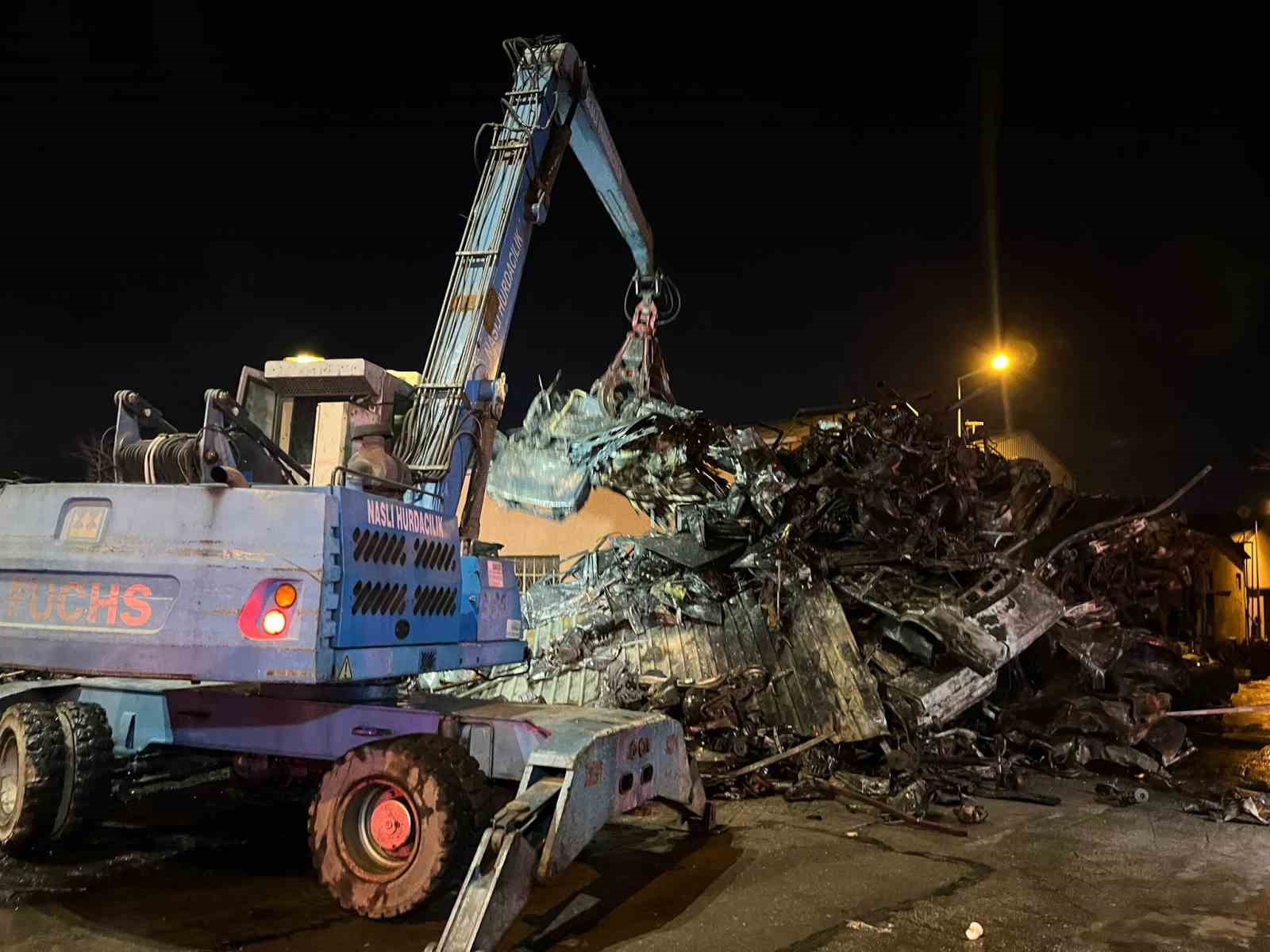 hurdacilarda yangin panigi hurda araclar alev aldi 6 km1JNIKc