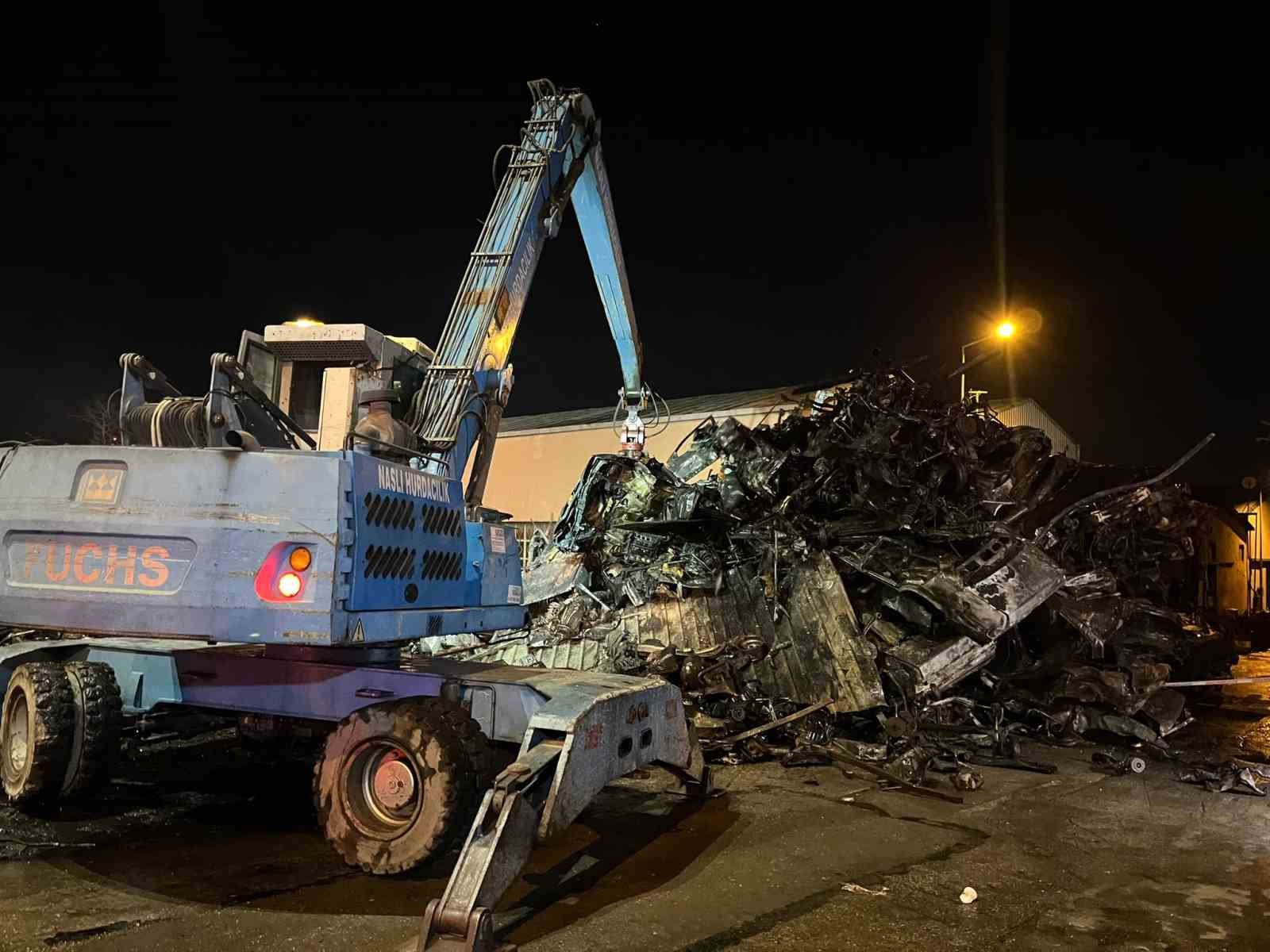 hurdacilarda yangin panigi hurda araclar alev aldi 7