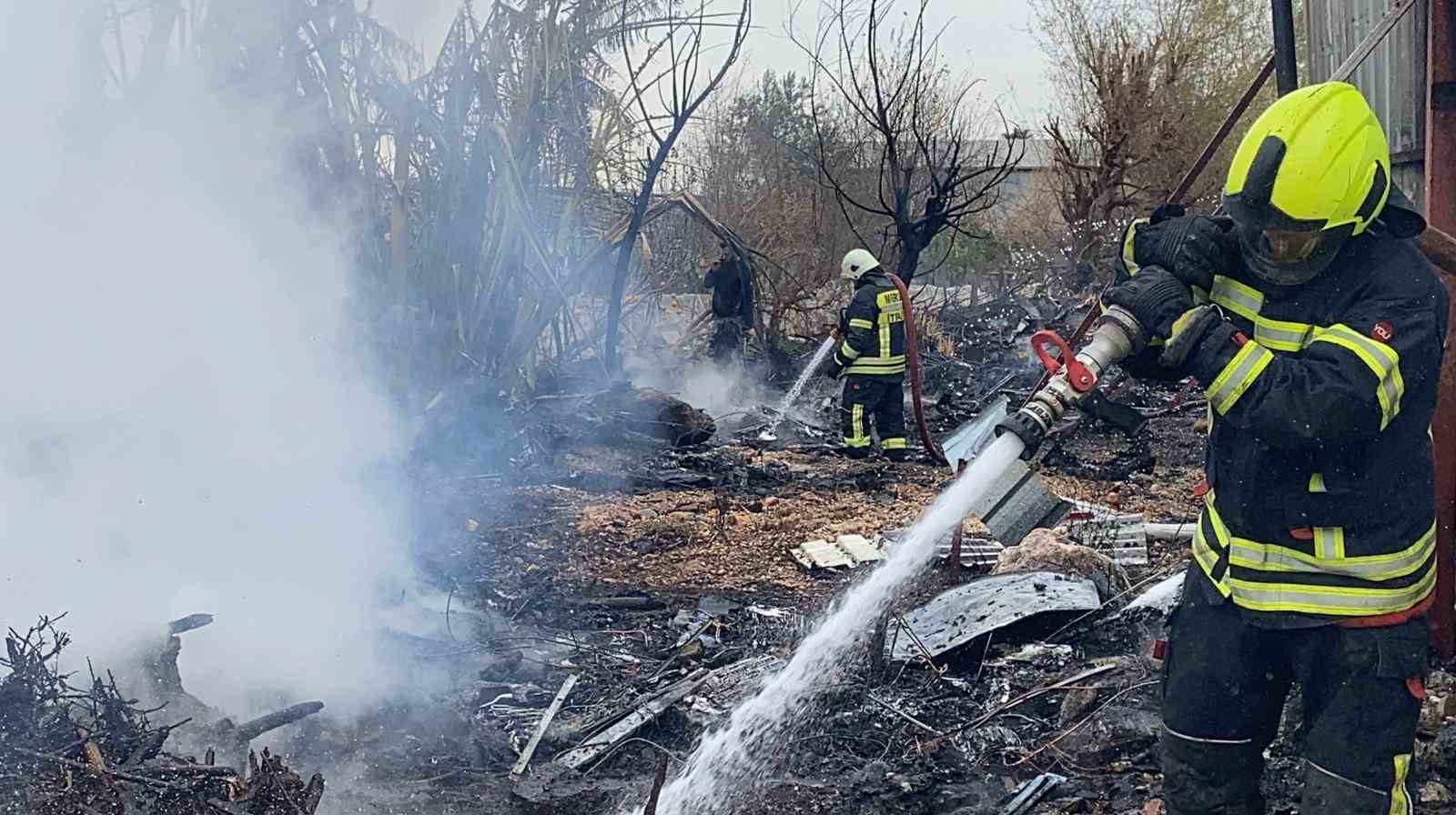 hurdalikta cikan yangin gokyuzunu kara dumanla kapladi 1 8j5RGkbr