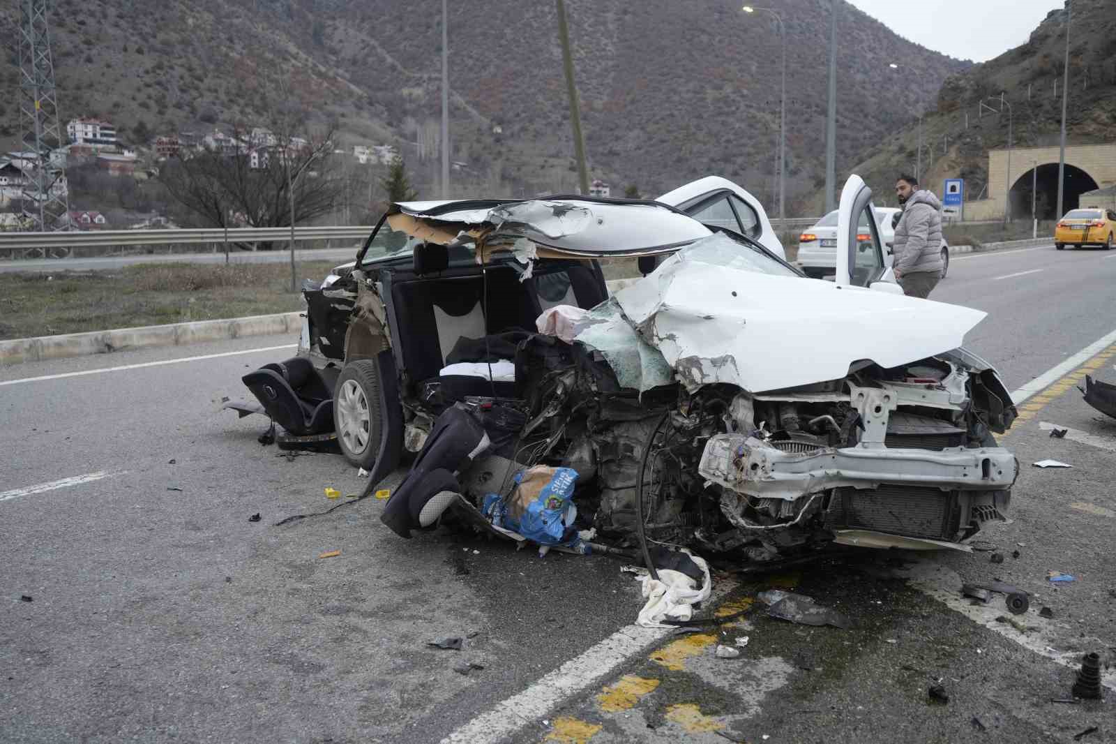 hurdaya donen aractan sag kurtuldular 1i bebek 3 yarali 1