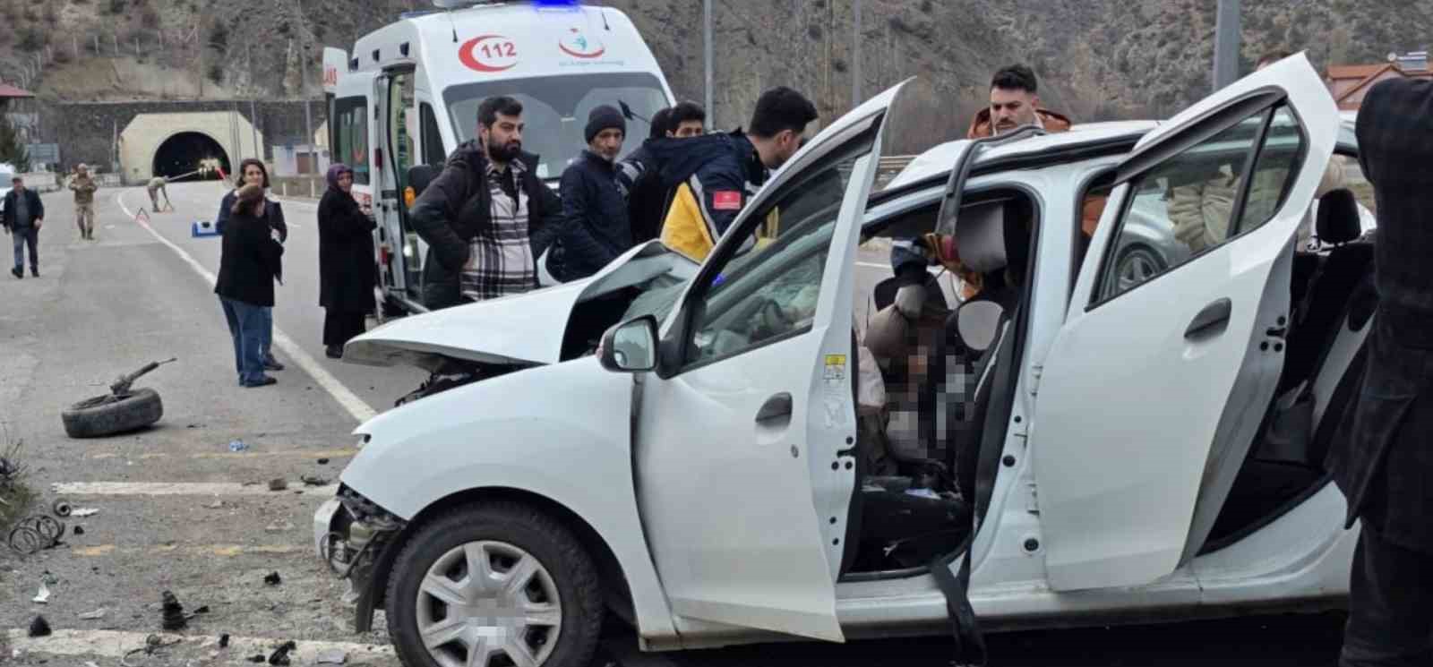 hurdaya donen aractan sag kurtuldular 1i bebek 3 yarali 2 CwNFhIlU