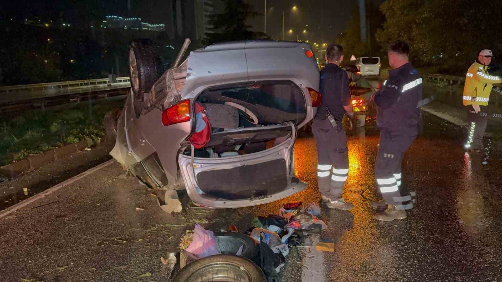 Hurdaya dönen araçtan yara almadan çıktılar 5 hurdaya donen aractan yara almadan ciktilar 1 8mkR6eTs