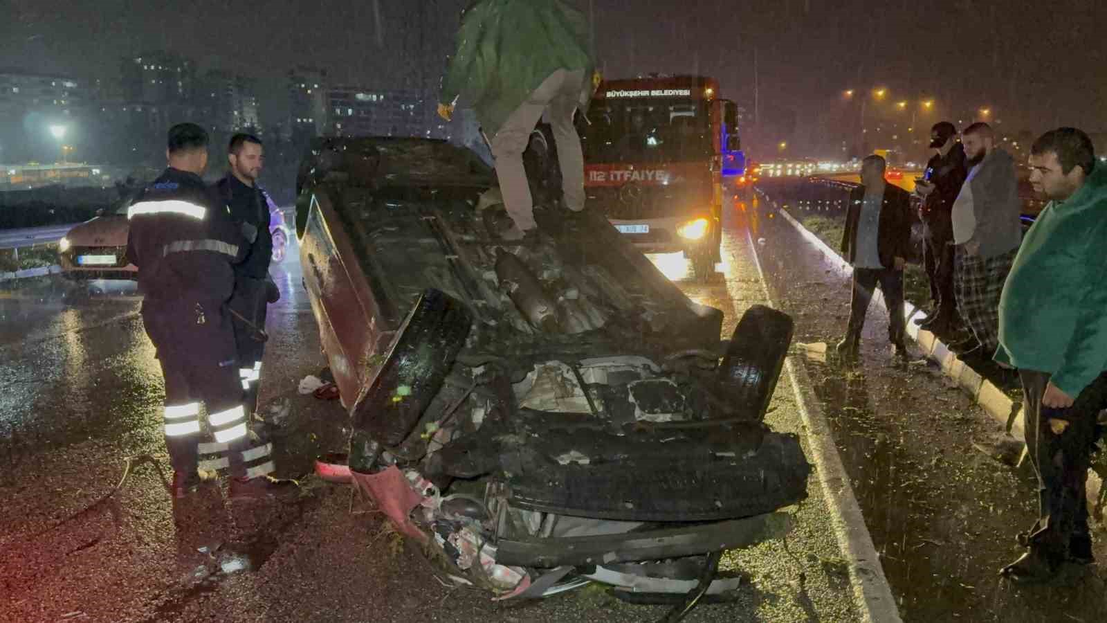 Hurdaya dönen araçtan yara almadan çıktılar 6 hurdaya donen aractan yara almadan ciktilar 2 egqknqQ5