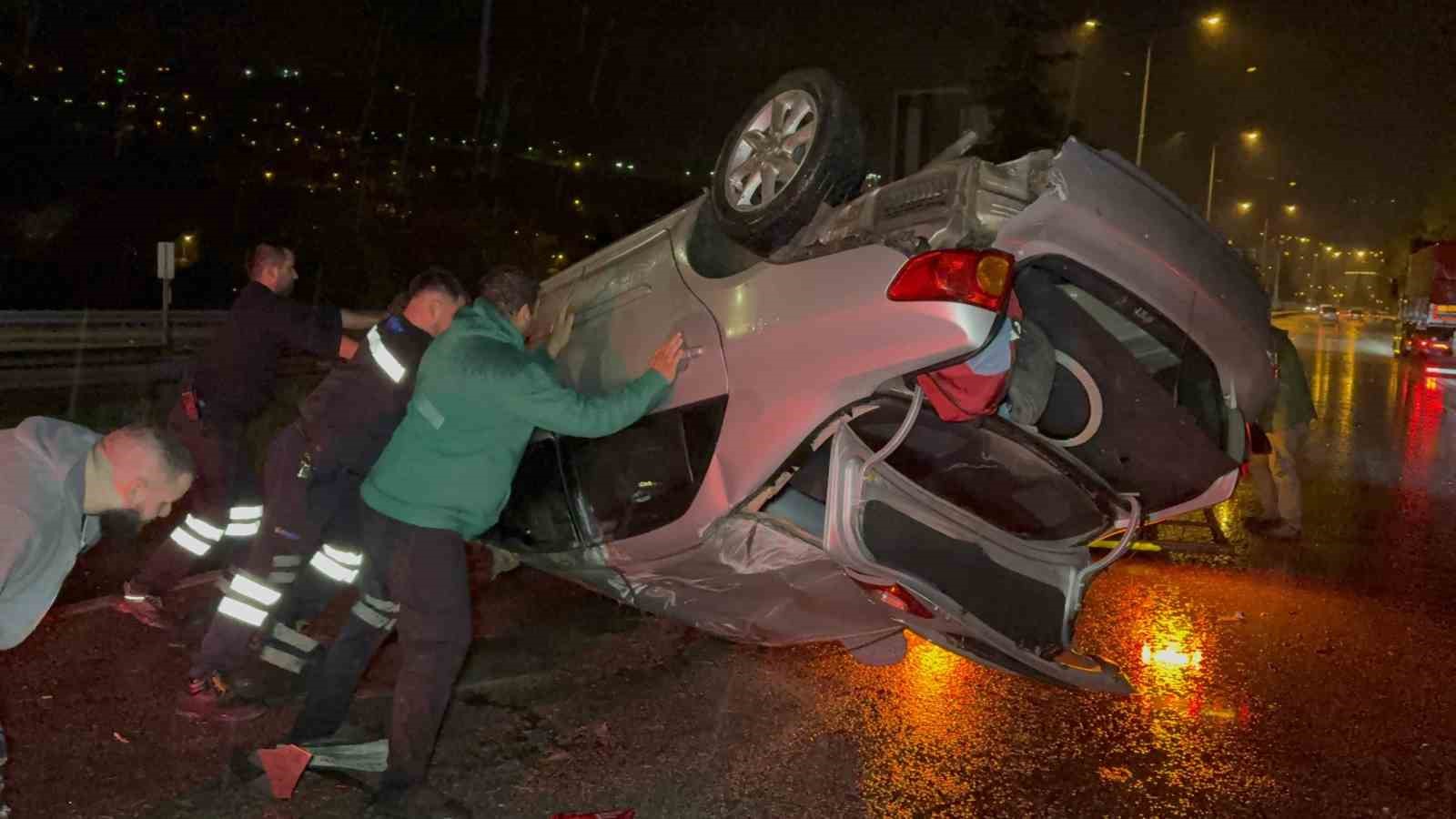 Hurdaya dönen araçtan yara almadan çıktılar 8 hurdaya donen aractan yara almadan ciktilar 4 Wm8Pal5i