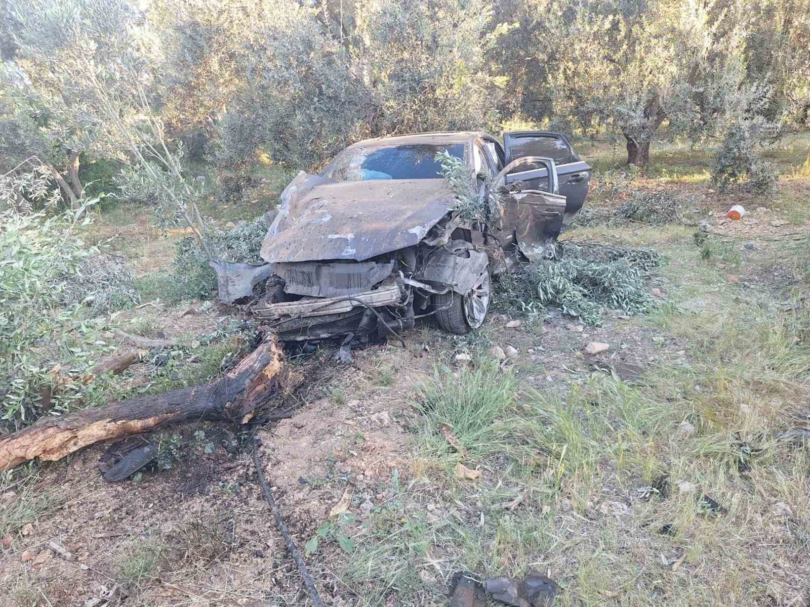 Hurdaya dönen araçtan yaralı kurtuldu 6 hurdaya donen aractan yarali kurtuldu 2 9GjsO6rR