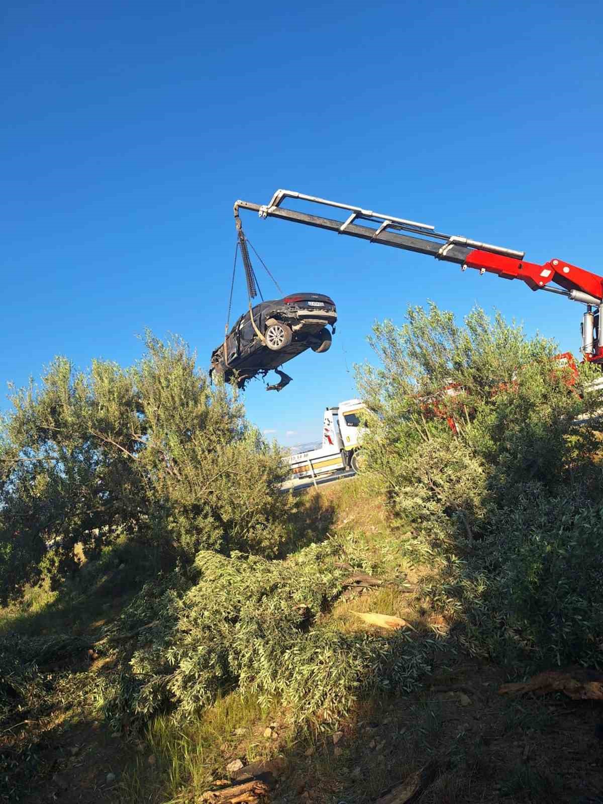 Hurdaya dönen araçtan yaralı kurtuldu 7 hurdaya donen aractan yarali kurtuldu 3
