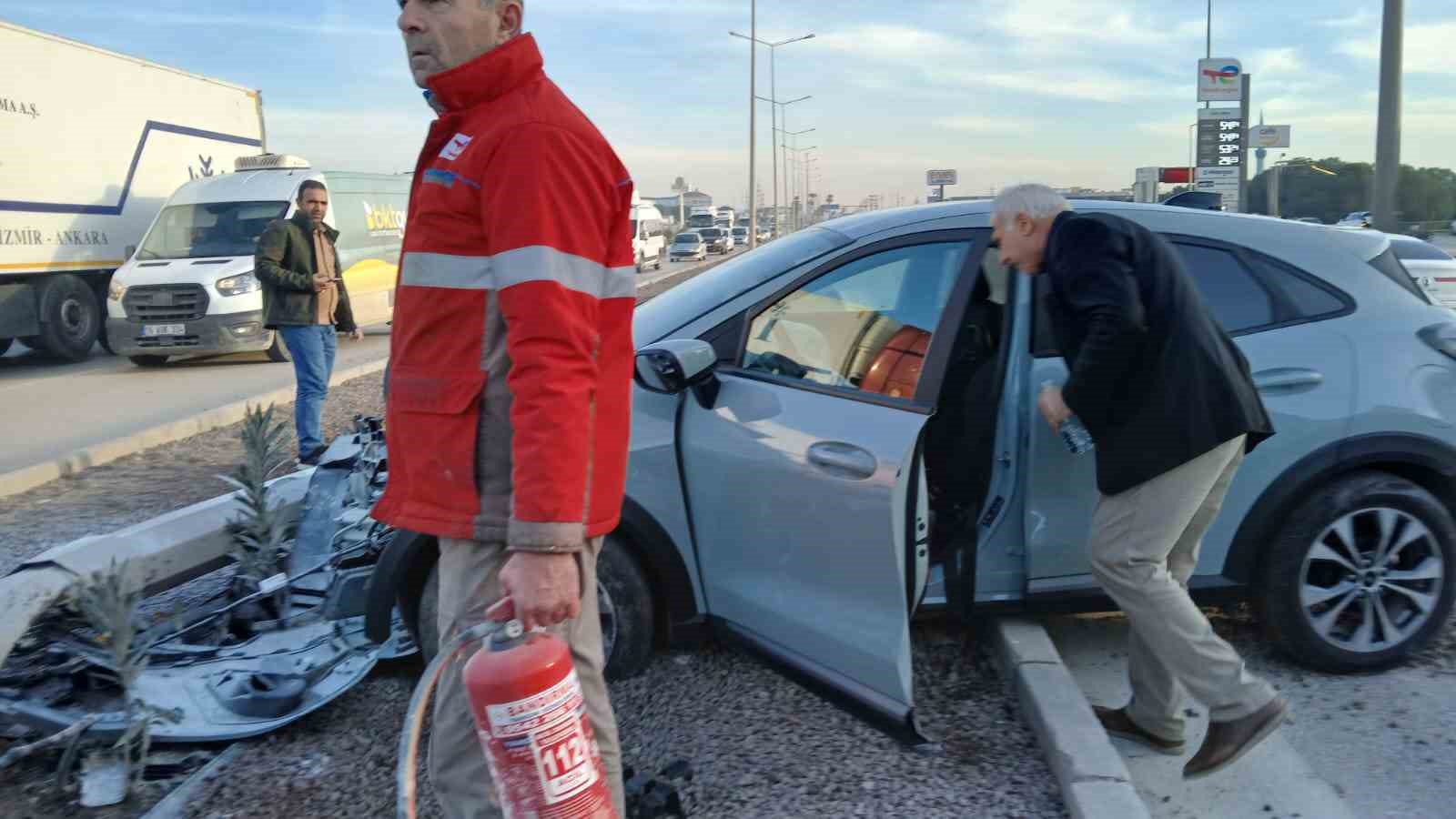 hurdaya donen aractan yarali kurtuldu 3 jCrbgd4i