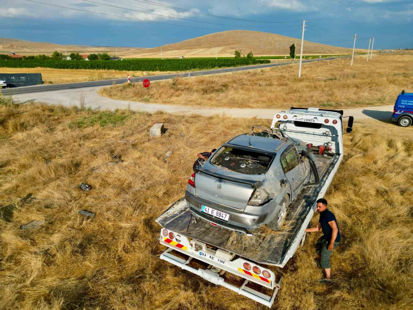 Hurdaya dönen otomobil sürücüsü hayatını kaybetti 4 hurdaya donen otomobil surucusu hayatini kaybetti 0