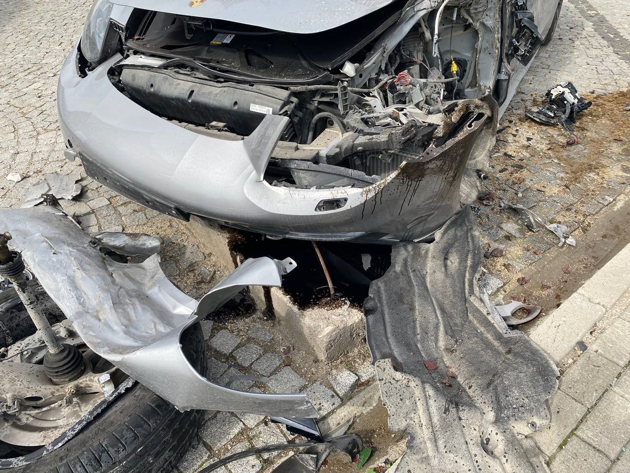 hurdaya donen otomobilden yarali kurtuldu 1 3L4clG2l