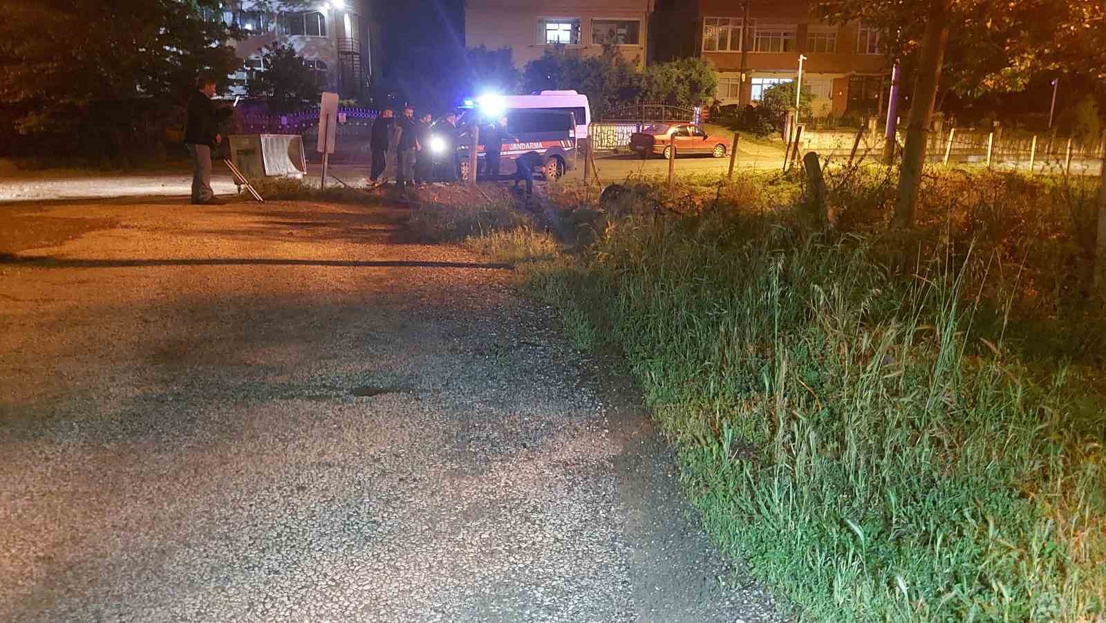 hurdaya donen otomobili birakip kactilar 4 Kn1WkCz4