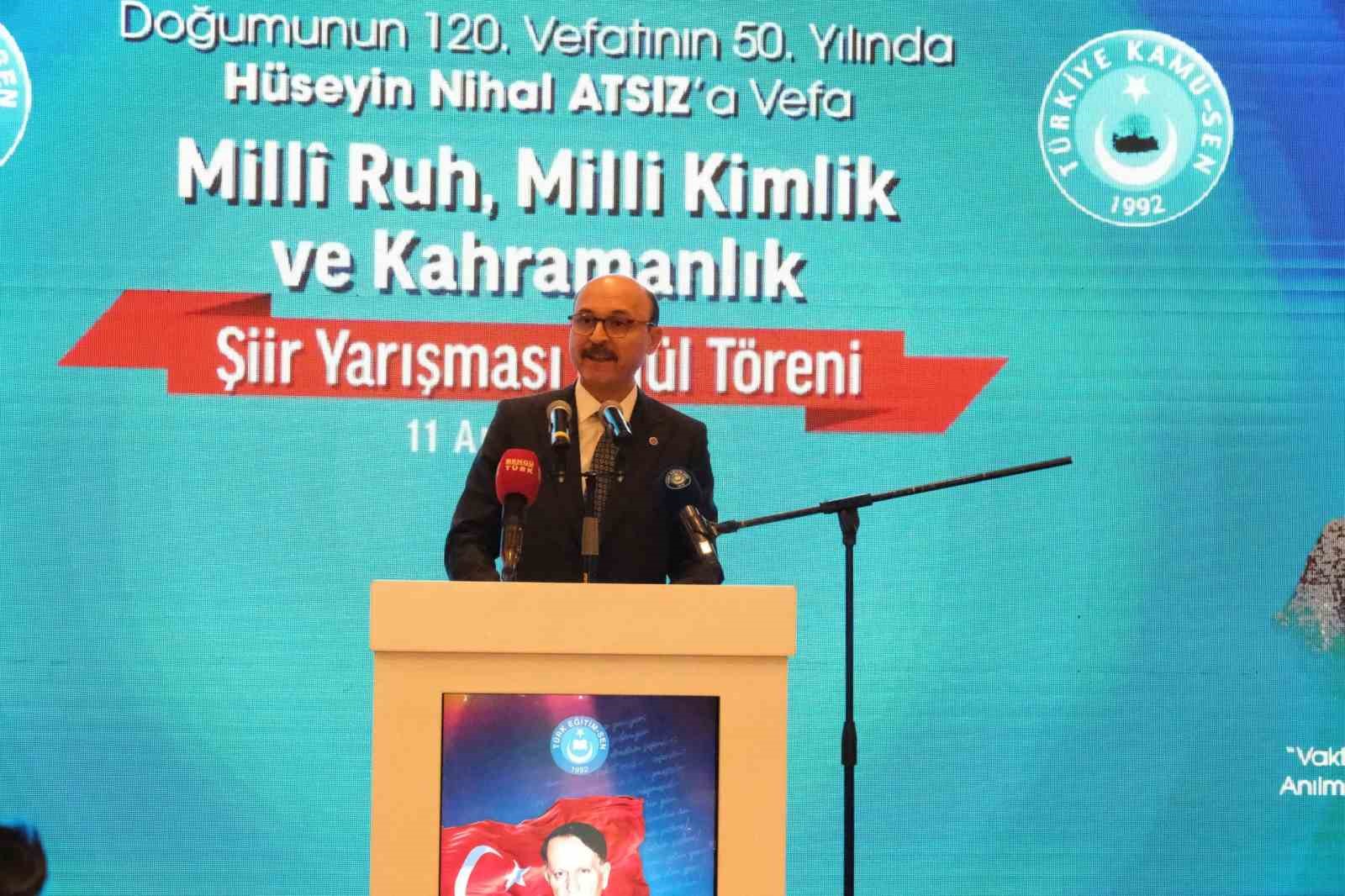 huseyin nihal atsiza vefa temasiyla duzenlenen siir yarismasinin odul toreni yapildi 1 8wBrL9pd
