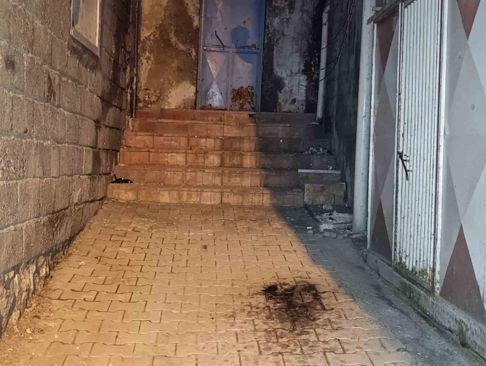 husumetli oldugu kisileri silahla yaraladi 3 yarali 2 uwXM4VEZ