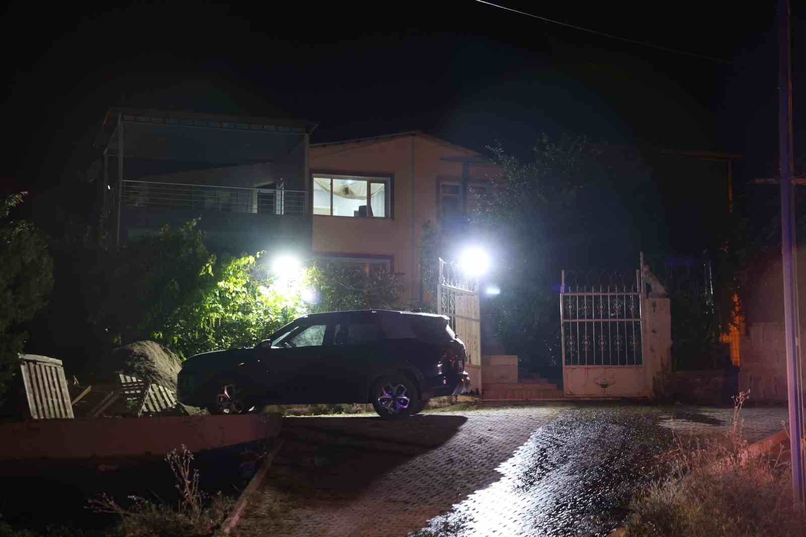 husumetlilerinin oldugu eve kursun yagdirdilar 4 yarali 1 VgeGzC6K