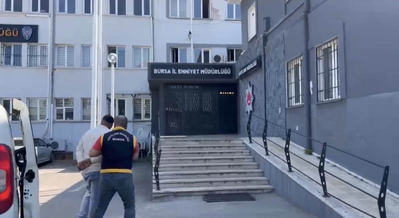 husumetlisine sokak ortasinda kursun yagdirmisti 1 saat gecmeden yakalandi 0 TlU4ZudT
