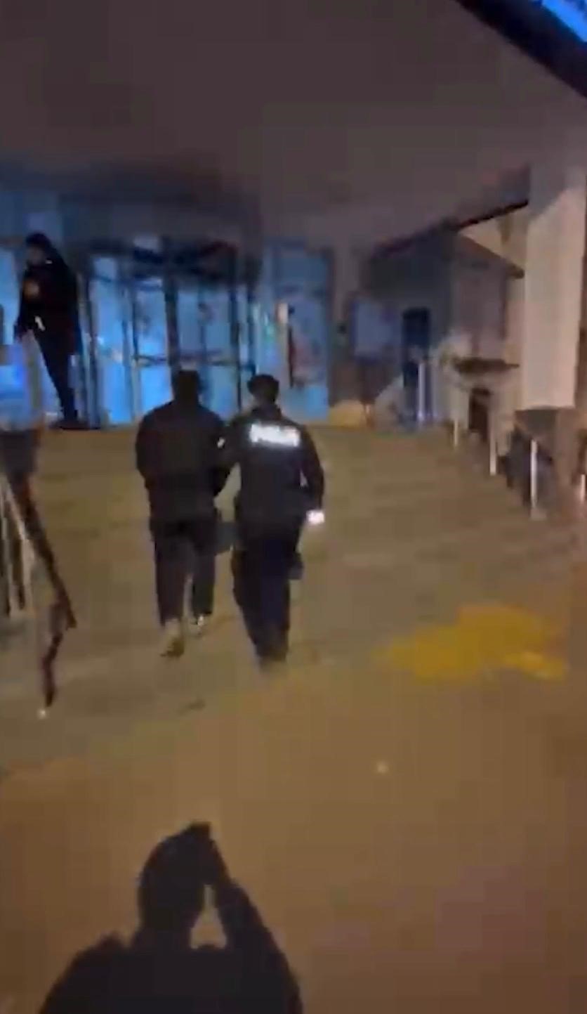 ‘Huzur-Asayiş’ uygulamasında bin 25 şahıs sorgulandı: 6 aranan şahıs yakalandı 5 huzur asayis uygulamasinda bin 25 sahis sorgulandi 6 aranan sahis yakalandi 1 OaUVBbd7