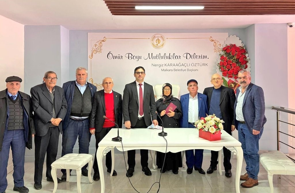 Huzurevinde "ikinci bahar" mutluluğu: Hayatlarını birleştirdiler 4 huzurevinde ikinci bahar mutlulugu hayatlarini birlestirdiler 0 QiTmNqtM