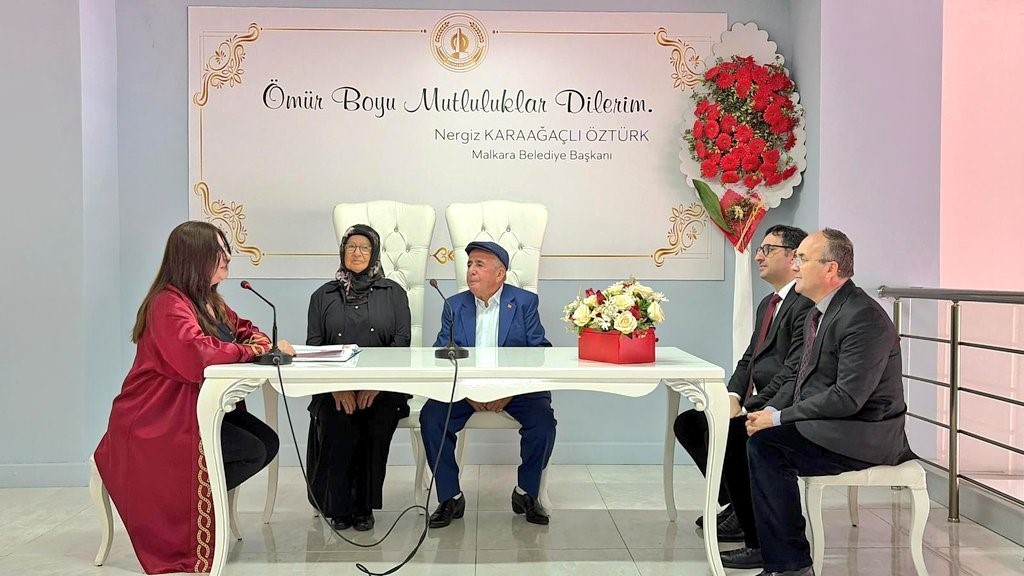 Huzurevinde "ikinci bahar" mutluluğu: Hayatlarını birleştirdiler 5 huzurevinde ikinci bahar mutlulugu hayatlarini birlestirdiler 1 q27gpMQS