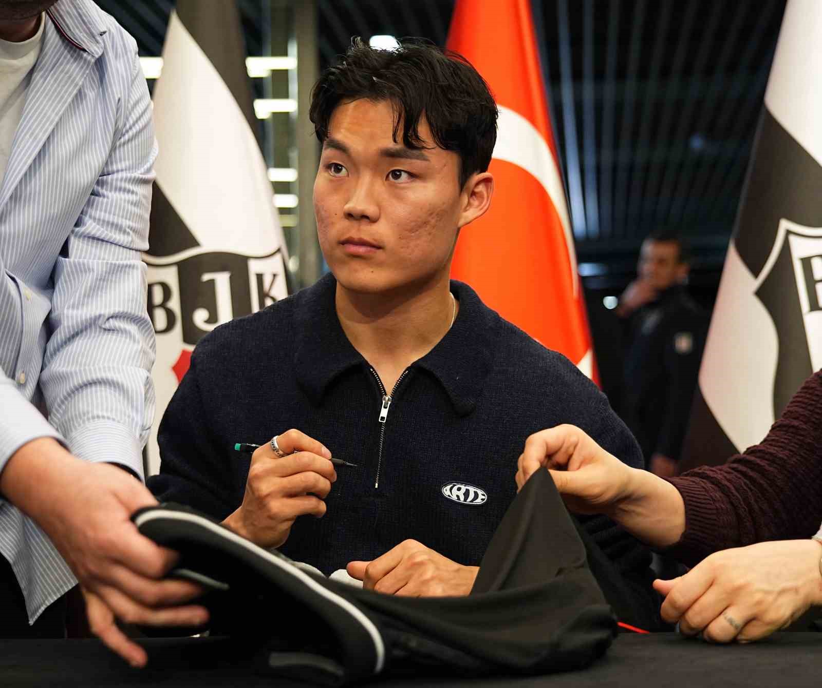 hyeon gyu oh imza gununde taraftarlarla bulustu 14 LjcRl9O5