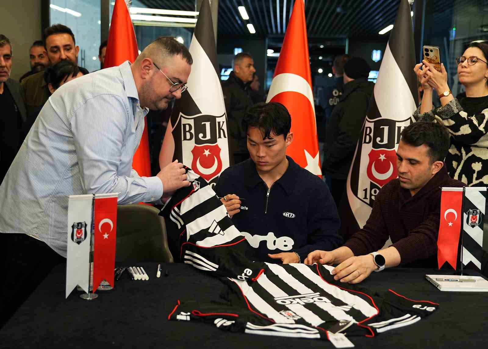 hyeon gyu oh imza gununde taraftarlarla bulustu 5 wyB9hJaE